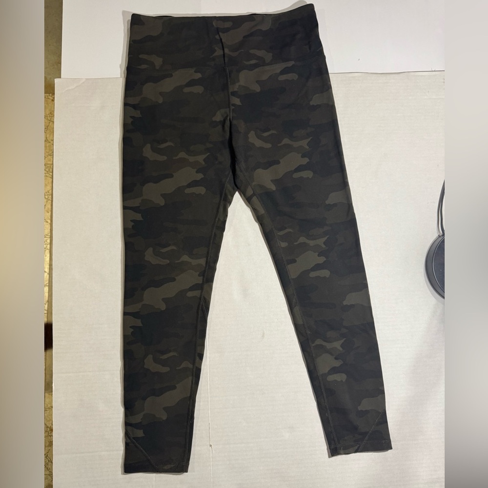 Tuff Athletics Camo Leggings in Black and Brown